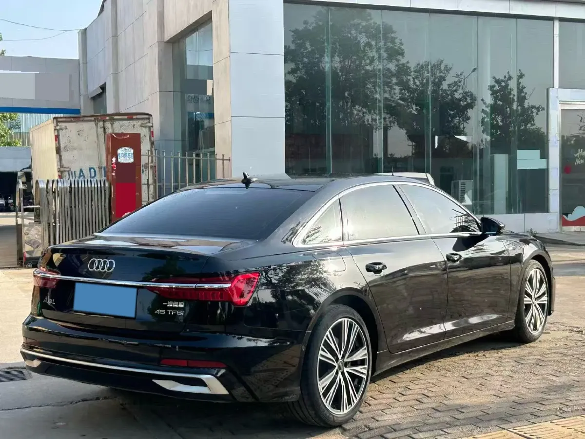2023 Audi A6L 2.0T 245HP L4 7DCT,autocango,china used car exporter,china ev exporter,chinese used car exporter,chinese used ev exporter