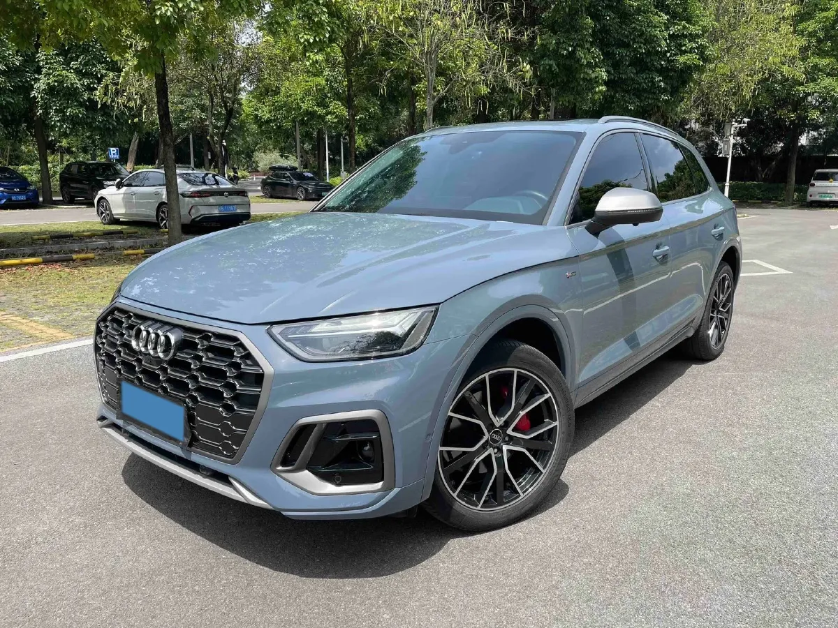 2022 Audi Q5L 2.0T 190HP L4 7DCT,autocango,china used car exporter,china ev exporter,chinese used car exporter,chinese used ev exporter