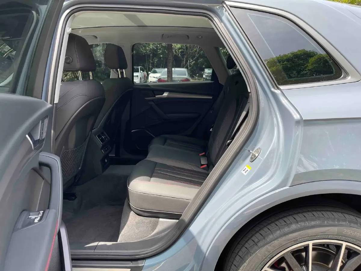 2022 Audi Q5L 2.0T 190HP L4 7DCT,autocango,china used car exporter,china ev exporter,chinese used car exporter,chinese used ev exporter