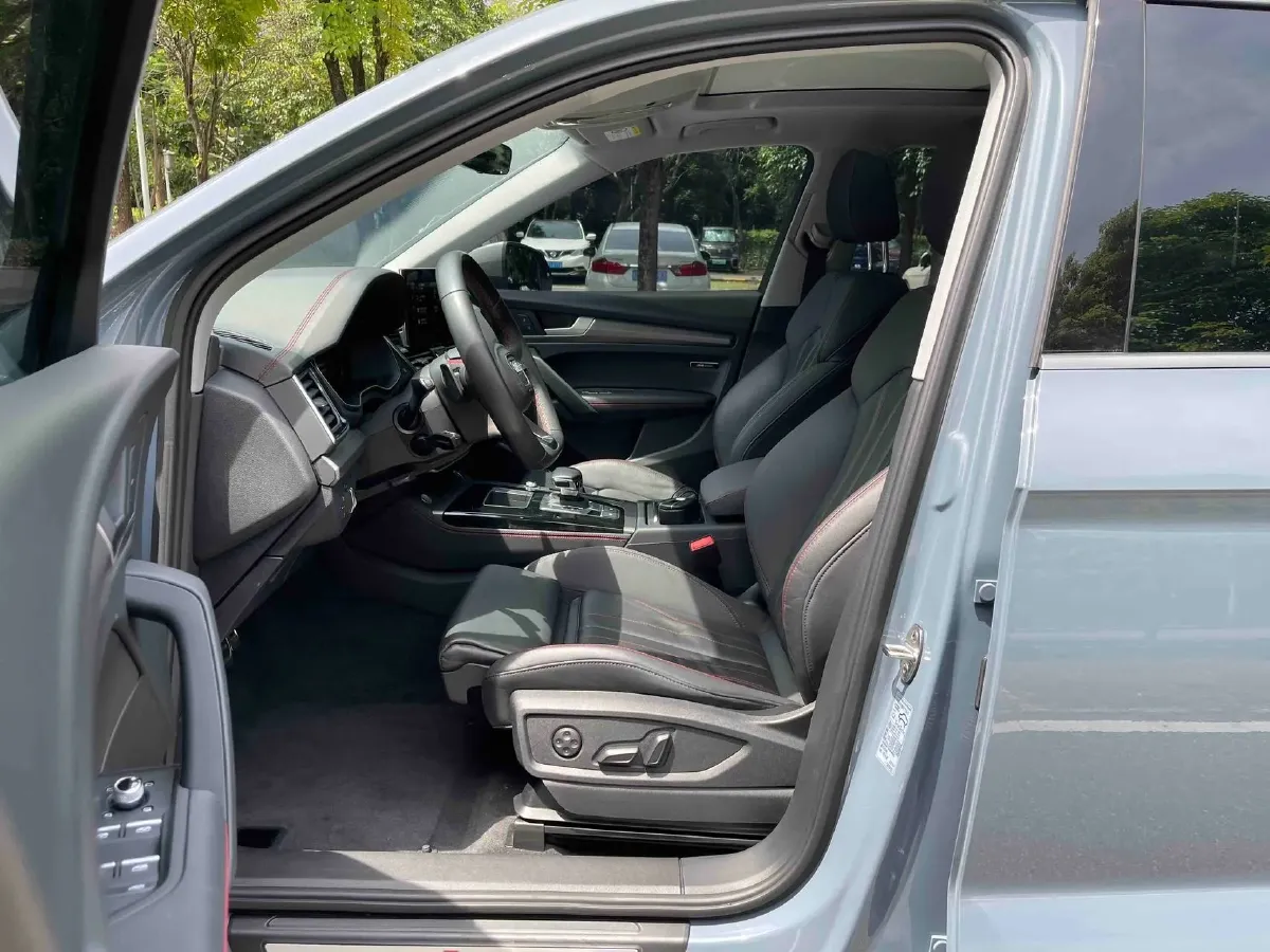 2022 Audi Q5L 2.0T 190HP L4 7DCT,autocango,china used car exporter,china ev exporter,chinese used car exporter,chinese used ev exporter