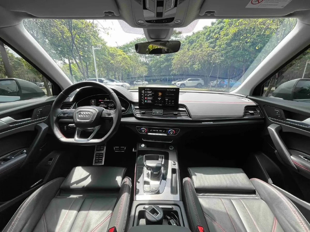 2022 Audi Q5L 2.0T 190HP L4 7DCT,autocango,china used car exporter,china ev exporter,chinese used car exporter,chinese used ev exporter