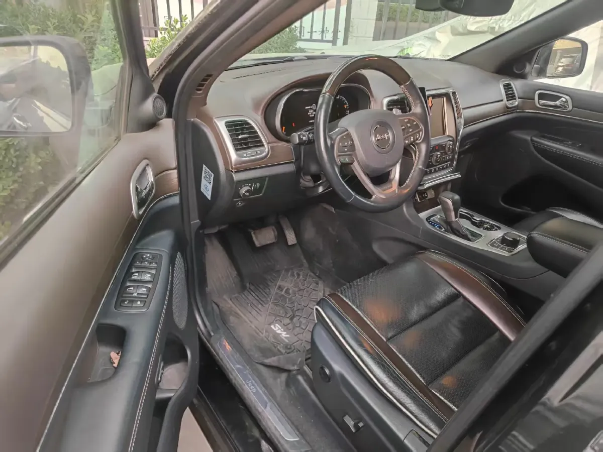 2017 Jeep Grand Cherokee 3.0T 243HP V6 8AT,autocango,china used car exporter,china ev exporter,chinese used car exporter,chinese used ev exporter