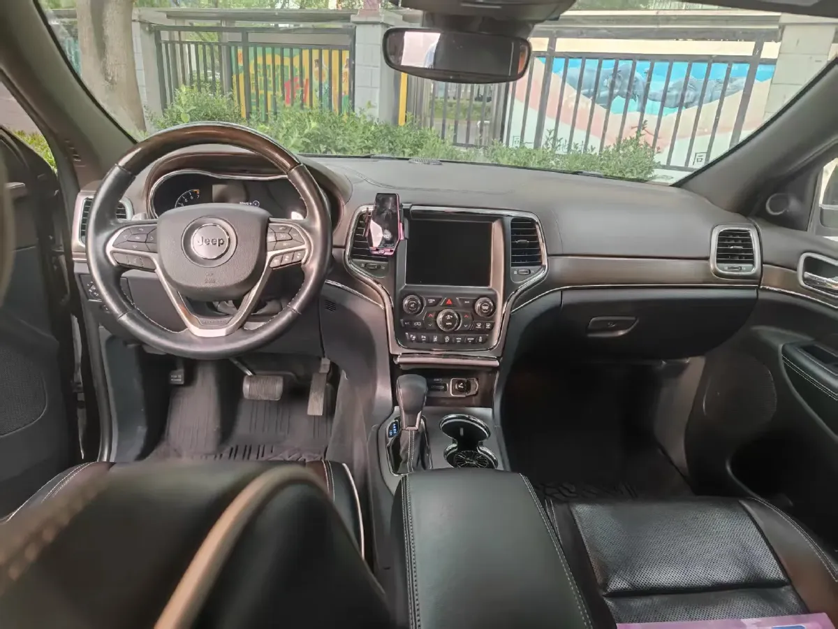 2017 Jeep Grand Cherokee 3.0T 243HP V6 8AT,autocango,china used car exporter,china ev exporter,chinese used car exporter,chinese used ev exporter