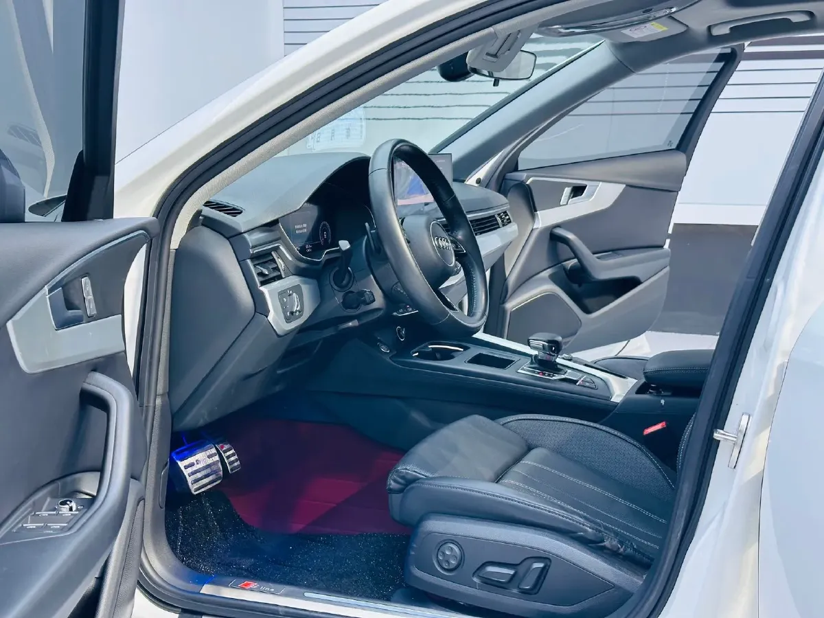 2020 Audi A4L 2.0T 190HP L4 7DCT,autocango,china used car exporter,china ev exporter,chinese used car exporter,chinese used ev exporter