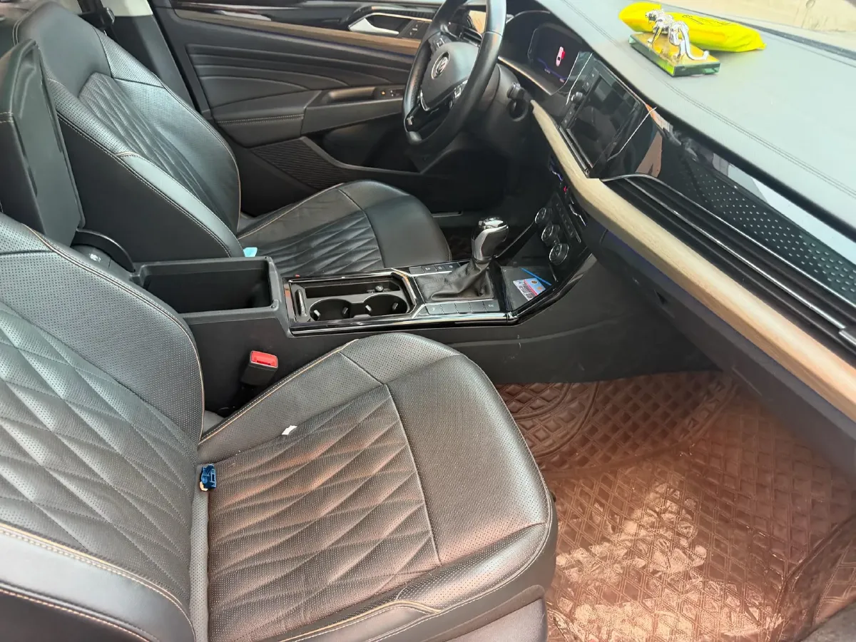 2019 Volkswagen Passat 2.0T 186HP L4 7DCT,autocango,china used car exporter,china ev exporter,chinese used car exporter,chinese used ev exporter