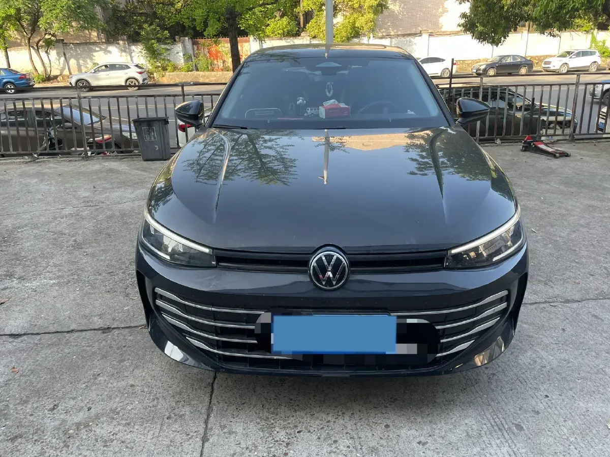 2025 Volkswagen Passat 2.0T 220HP L4 7DCT,autocango,china used car exporter,china ev exporter,chinese used car exporter,chinese used ev exporter