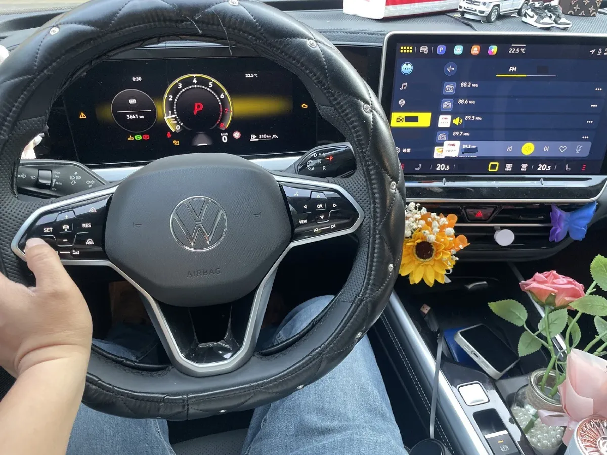 2025 Volkswagen Passat 2.0T 220HP L4 7DCT,autocango,china used car exporter,china ev exporter,chinese used car exporter,chinese used ev exporter