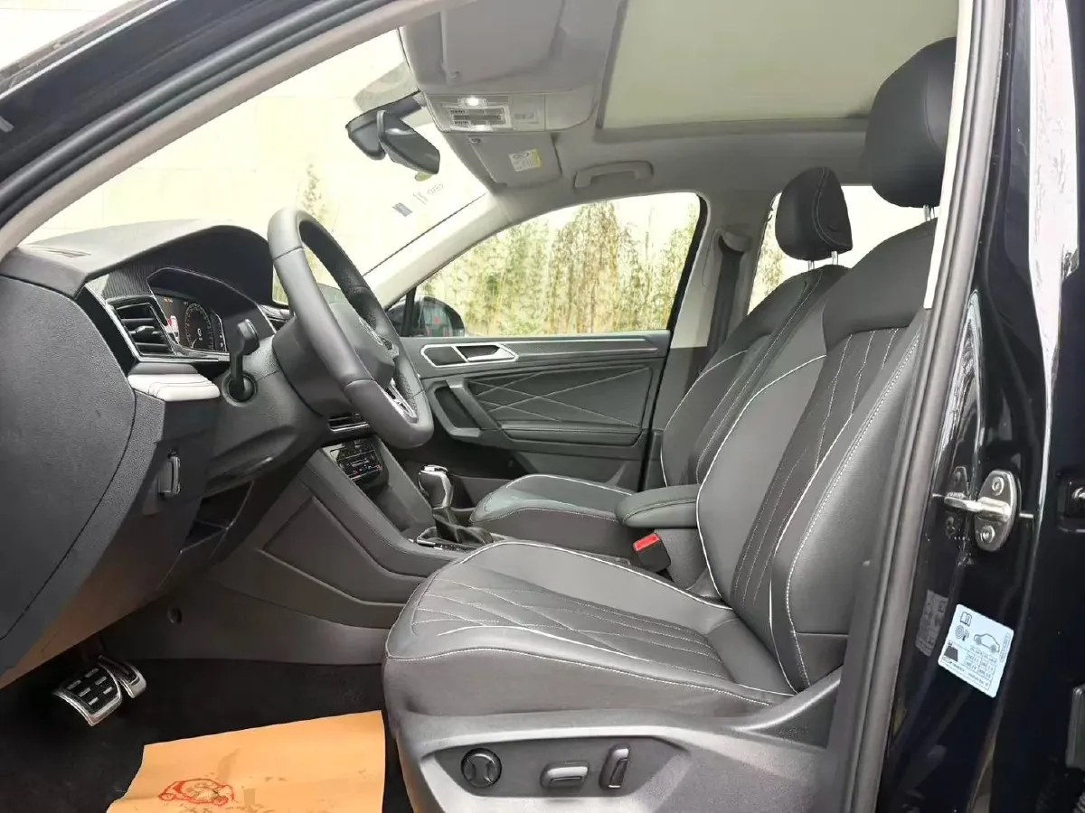 2024 Volkswagen Tiguan L 2.0T 186HP L4 7DCT,autocango,china used car exporter,china ev exporter,chinese used car exporter,chinese used ev exporter