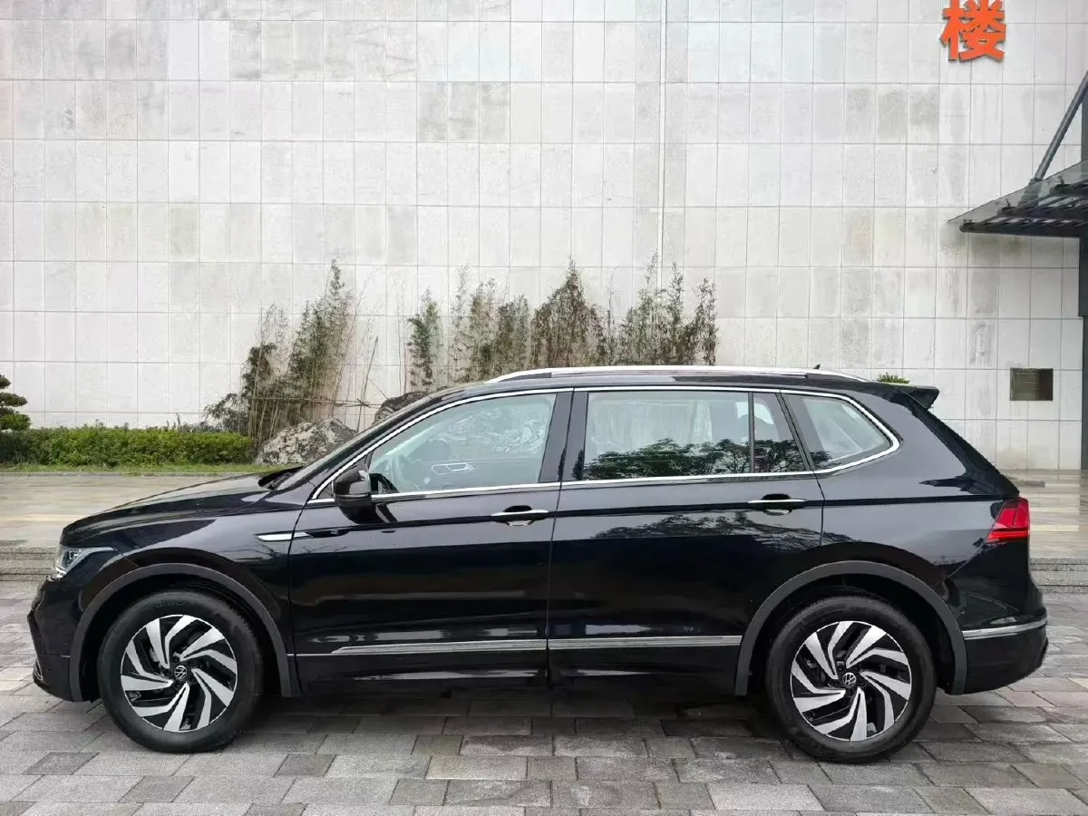 2024 Volkswagen Tiguan L 2.0T 186HP L4 7DCT,autocango,china used car exporter,china ev exporter,chinese used car exporter,chinese used ev exporter