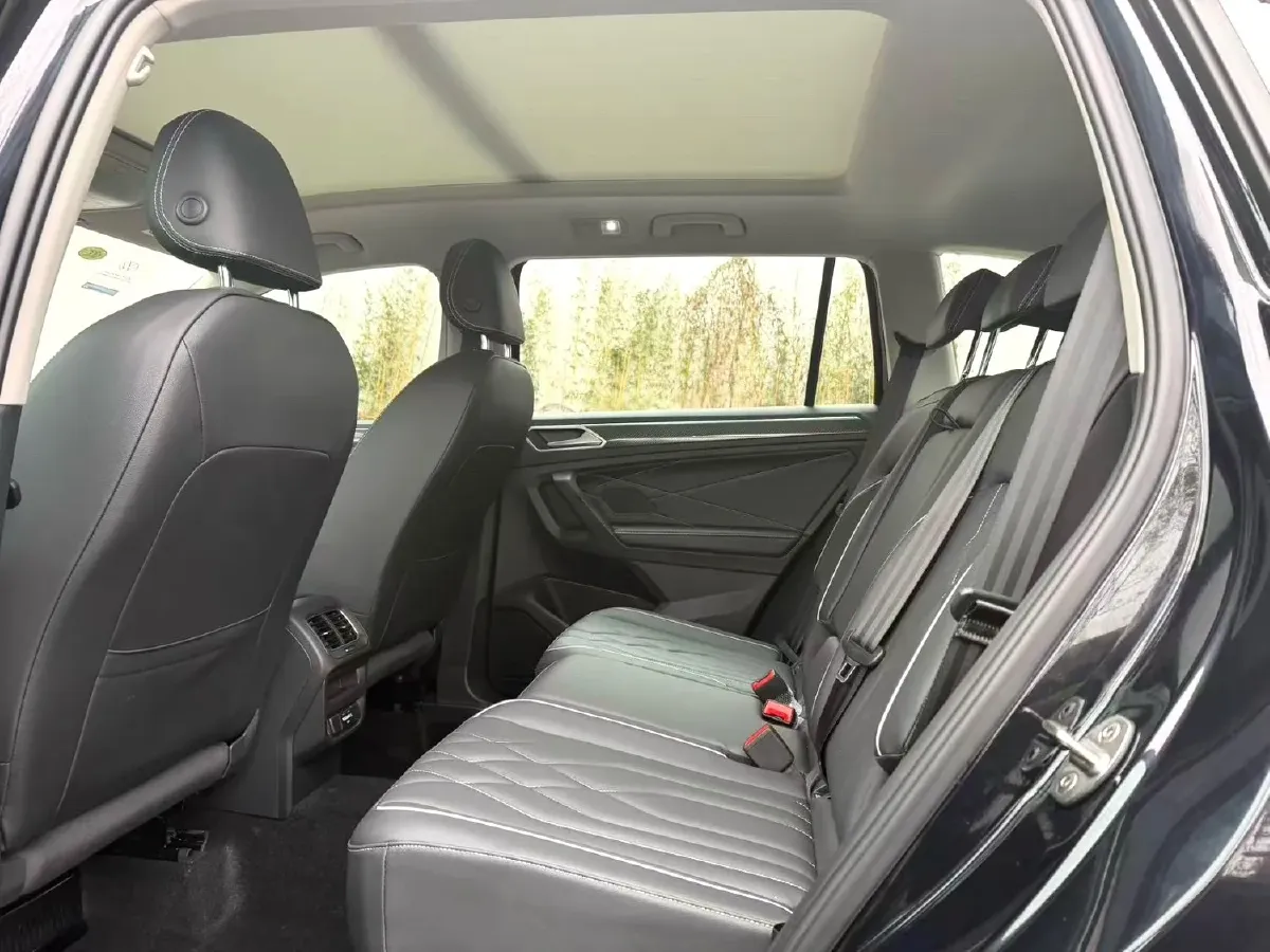 2024 Volkswagen Tiguan L 2.0T 186HP L4 7DCT,autocango,china used car exporter,china ev exporter,chinese used car exporter,chinese used ev exporter