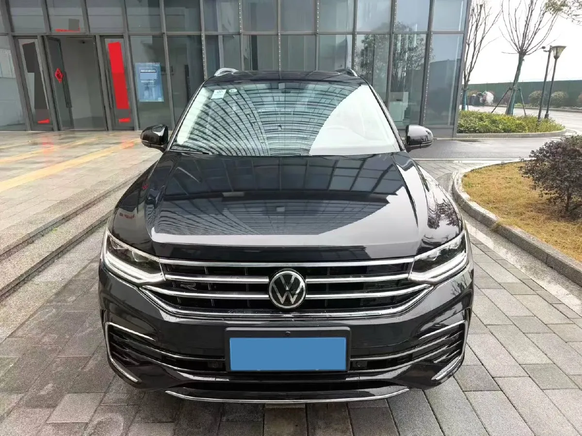 2024 Volkswagen Tiguan L 2.0T 186HP L4 7DCT,autocango,china used car exporter,china ev exporter,chinese used car exporter,chinese used ev exporter