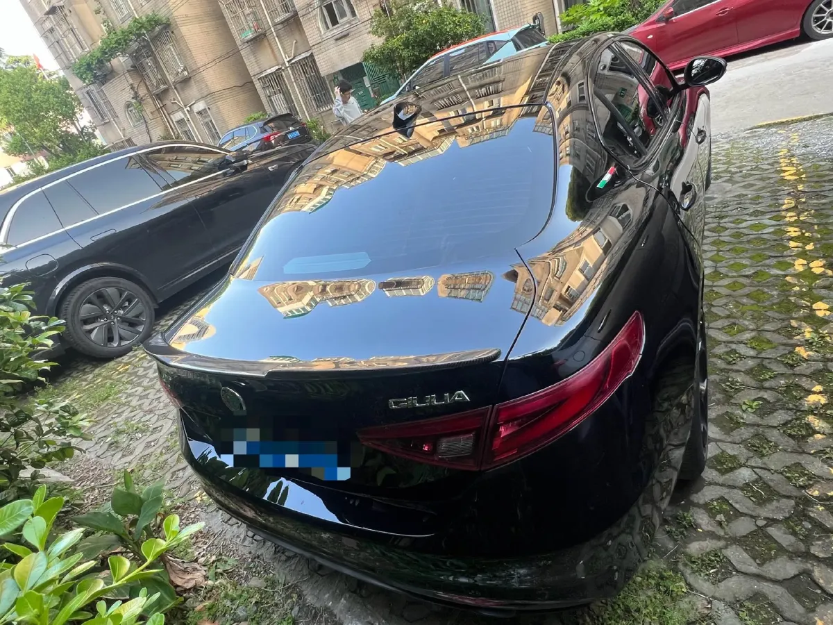 2021 Alfa Romeo Giulia 2.0T 280HP L4 8AT,autocango,china used car exporter,china ev exporter,chinese used car exporter,chinese used ev exporter