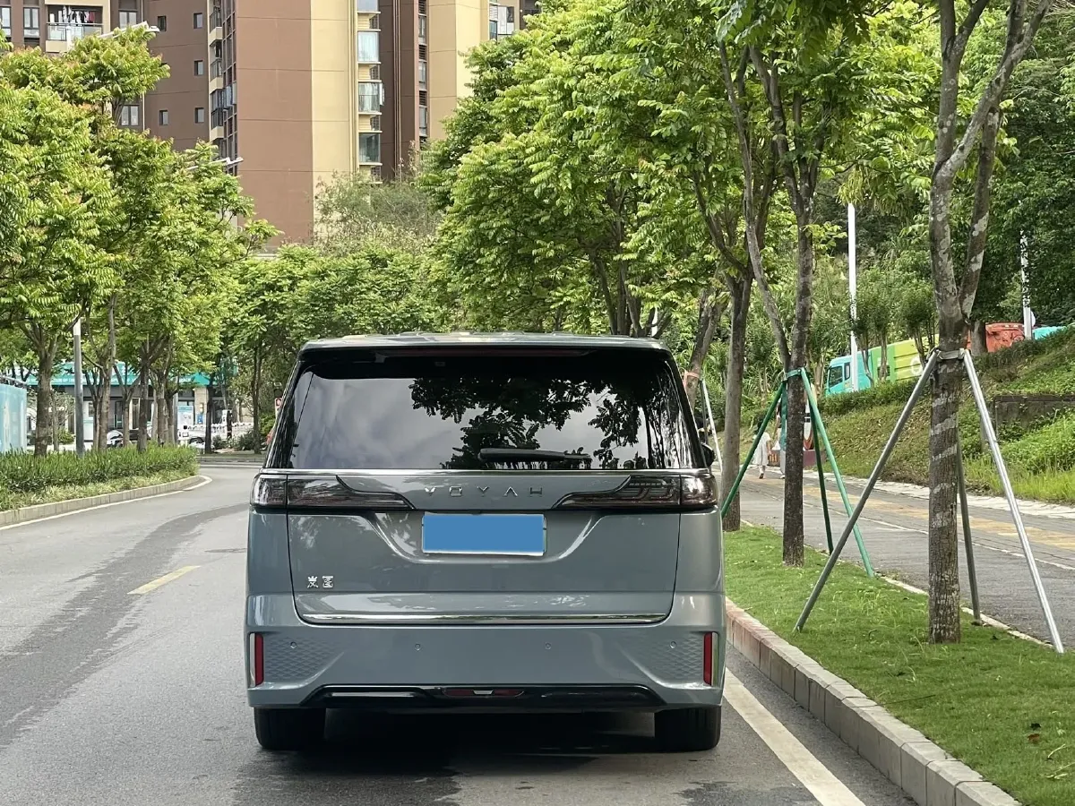 2022 Voyah Dream 1.5T 136HP L4 PHEV 25.57KWH,autocango,china used car exporter,china ev exporter,chinese used car exporter,chinese used ev exporter