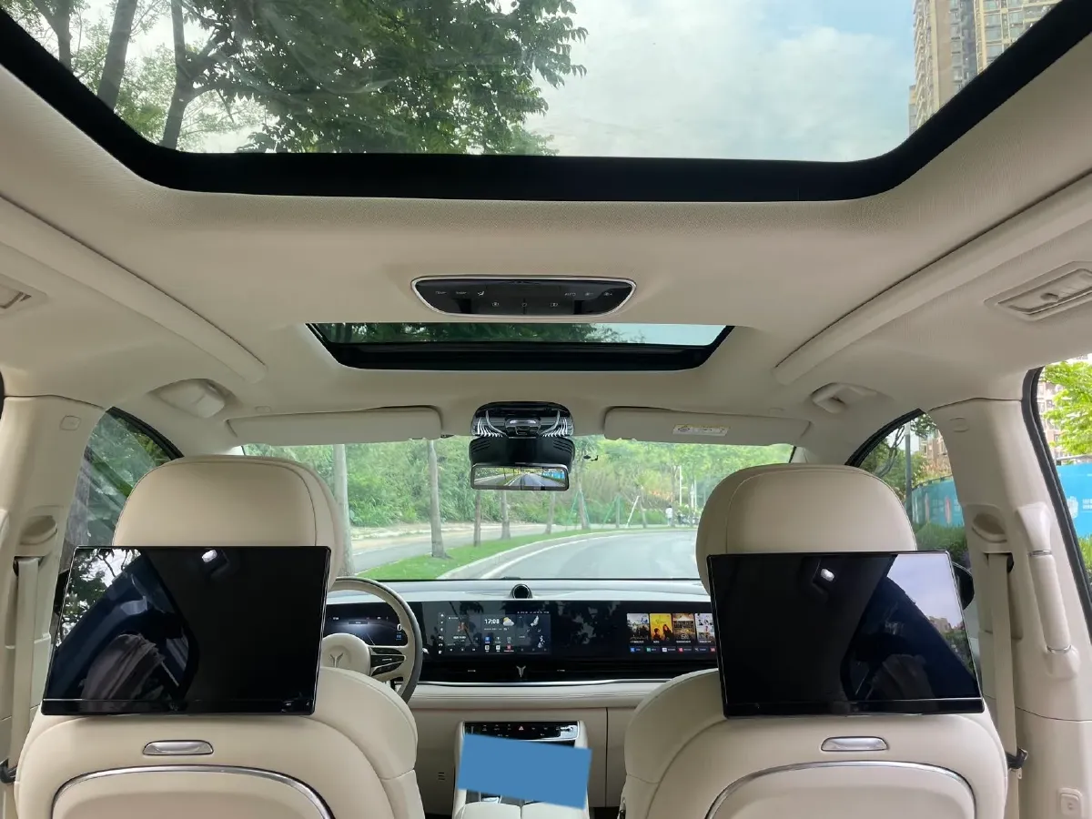 2022 Voyah Dream 1.5T 136HP L4 PHEV 25.57KWH,autocango,china used car exporter,china ev exporter,chinese used car exporter,chinese used ev exporter