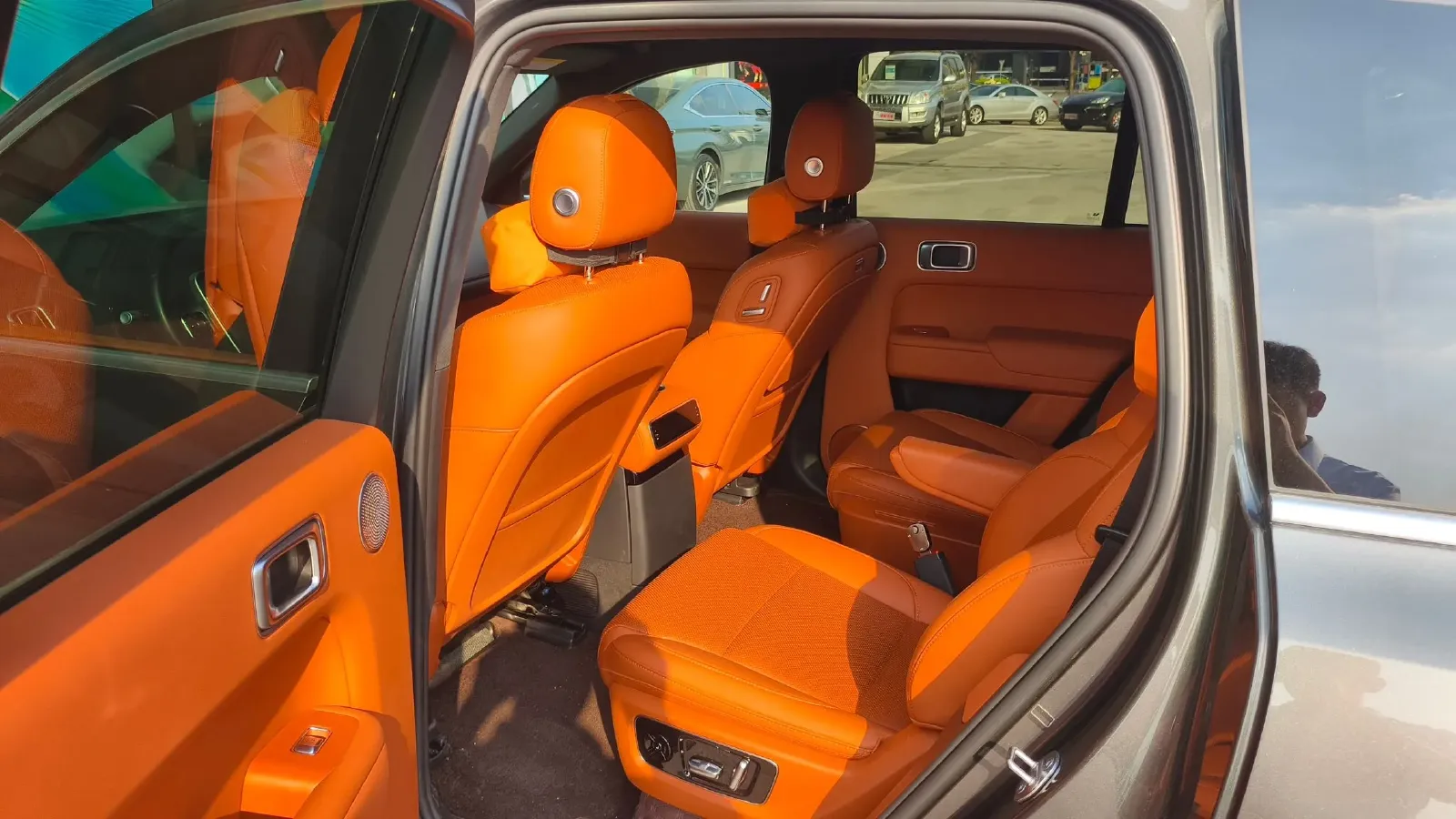 2024 Li L8 Range Extended 154HP REEV 52.3KWH,autocango,china used car exporter,china ev exporter,chinese used car exporter,chinese used ev exporter