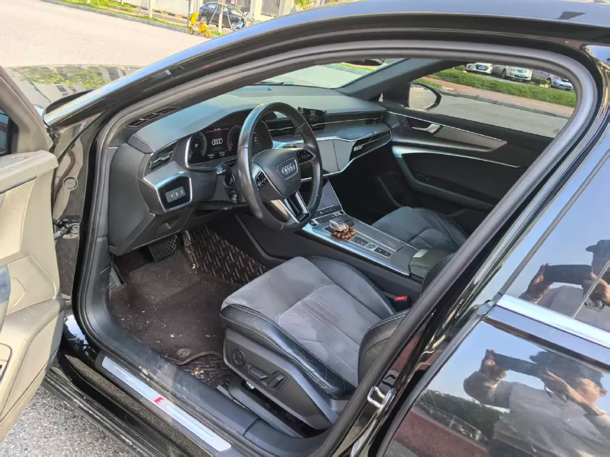 2020 Audi A6L 2.0T 190HP L4 7DCT,autocango,china used car exporter,china ev exporter,chinese used car exporter,chinese used ev exporter