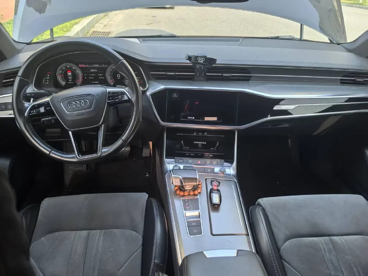 2020 Audi A6L 2.0T 190HP L4 7DCT,autocango,china used car exporter,china ev exporter,chinese used car exporter,chinese used ev exporter