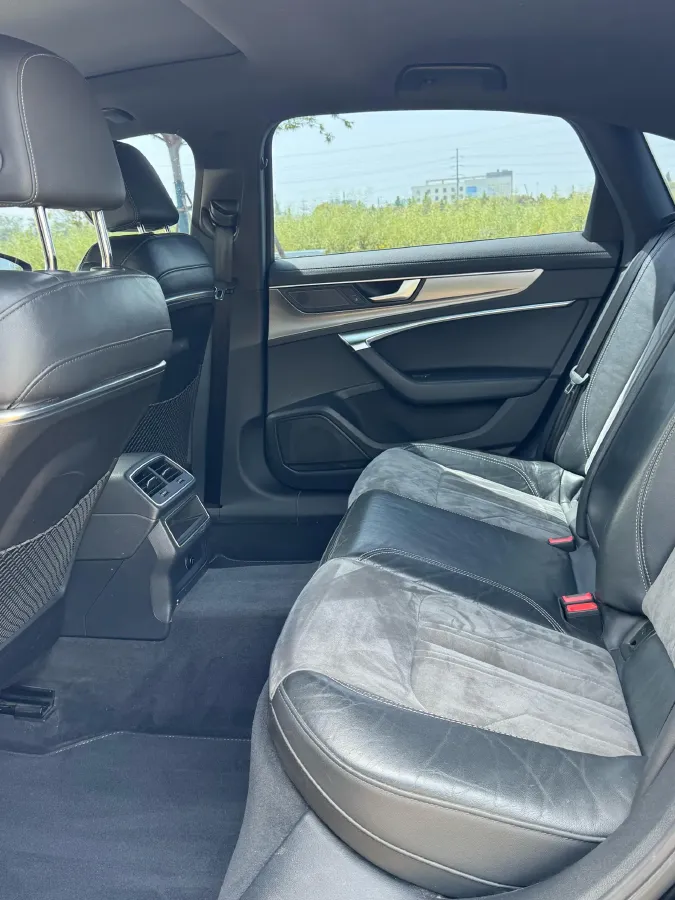 2020 Audi A6L 2.0T 190HP L4 7DCT,autocango,china used car exporter,china ev exporter,chinese used car exporter,chinese used ev exporter