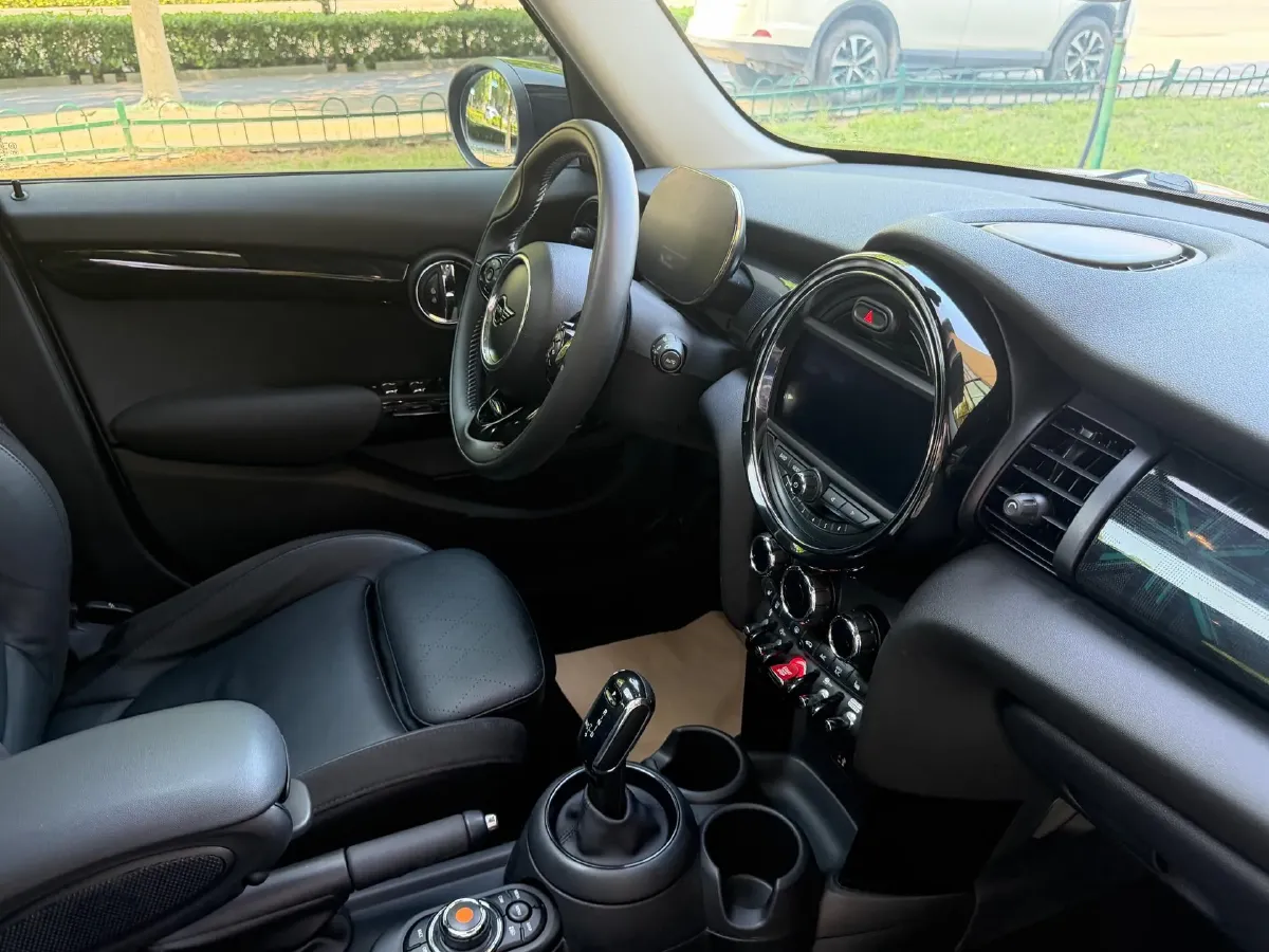 2021 MINI MINI 1.5T 136HP L3 7DCT,autocango,china used car exporter,china ev exporter,chinese used car exporter,chinese used ev exporter