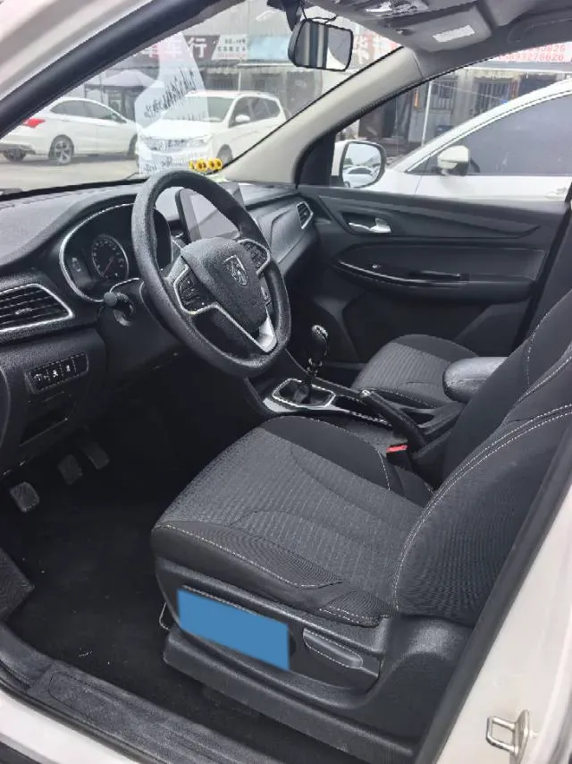 2021 BaoJun 730 1.5L 105HP L4 6MT,autocango,china used car exporter,china ev exporter,chinese used car exporter,chinese used ev exporter