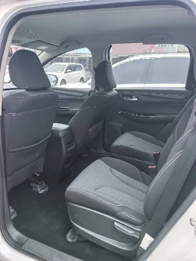 2021 BaoJun 730 1.5L 105HP L4 6MT,autocango,china used car exporter,china ev exporter,chinese used car exporter,chinese used ev exporter