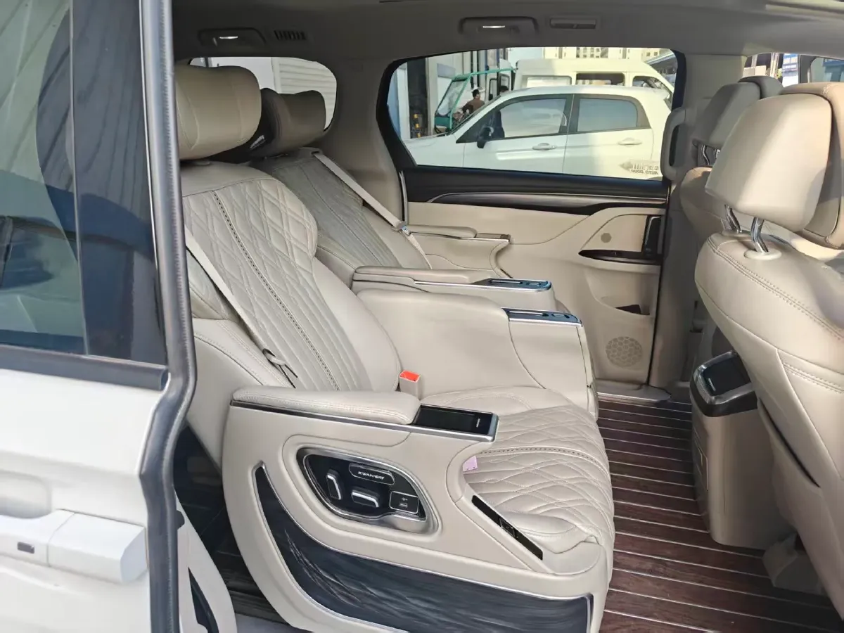 2022 Buick GL8 2.0T 237HP L4 9AT,autocango,china used car exporter,china ev exporter,chinese used car exporter,chinese used ev exporter