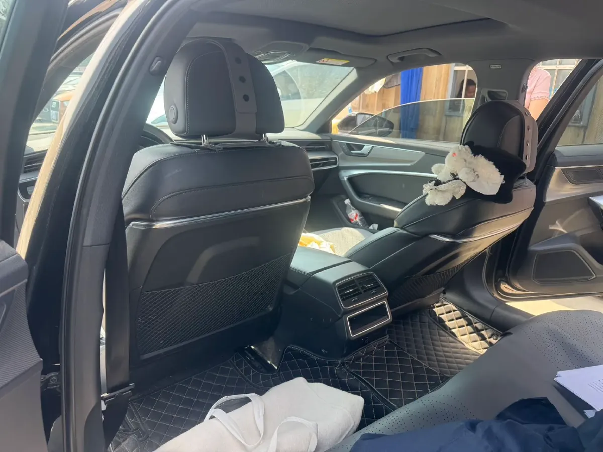 2022 Audi A6L 2.0T 190HP L4 7DCT,autocango,china used car exporter,china ev exporter,chinese used car exporter,chinese used ev exporter