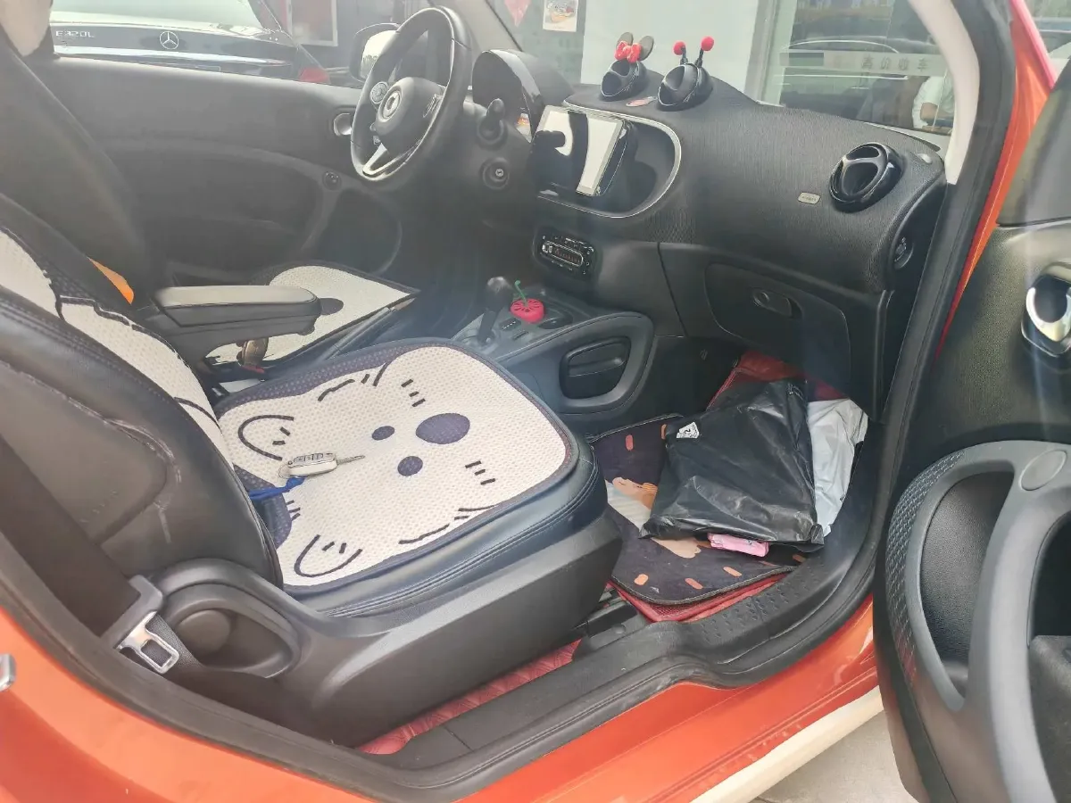 2017 Smart smart fortwo 1.0L 71HP L3 6DCT,autocango,china used car exporter,china ev exporter,chinese used car exporter,chinese used ev exporter