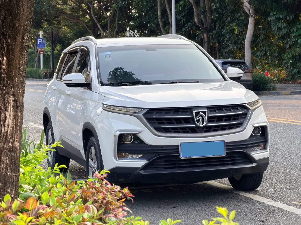 2019 BaoJun 530 1.5T 150HP L4 6MT,autocango,china used car exporter,china ev exporter,chinese used car exporter,chinese used ev exporter