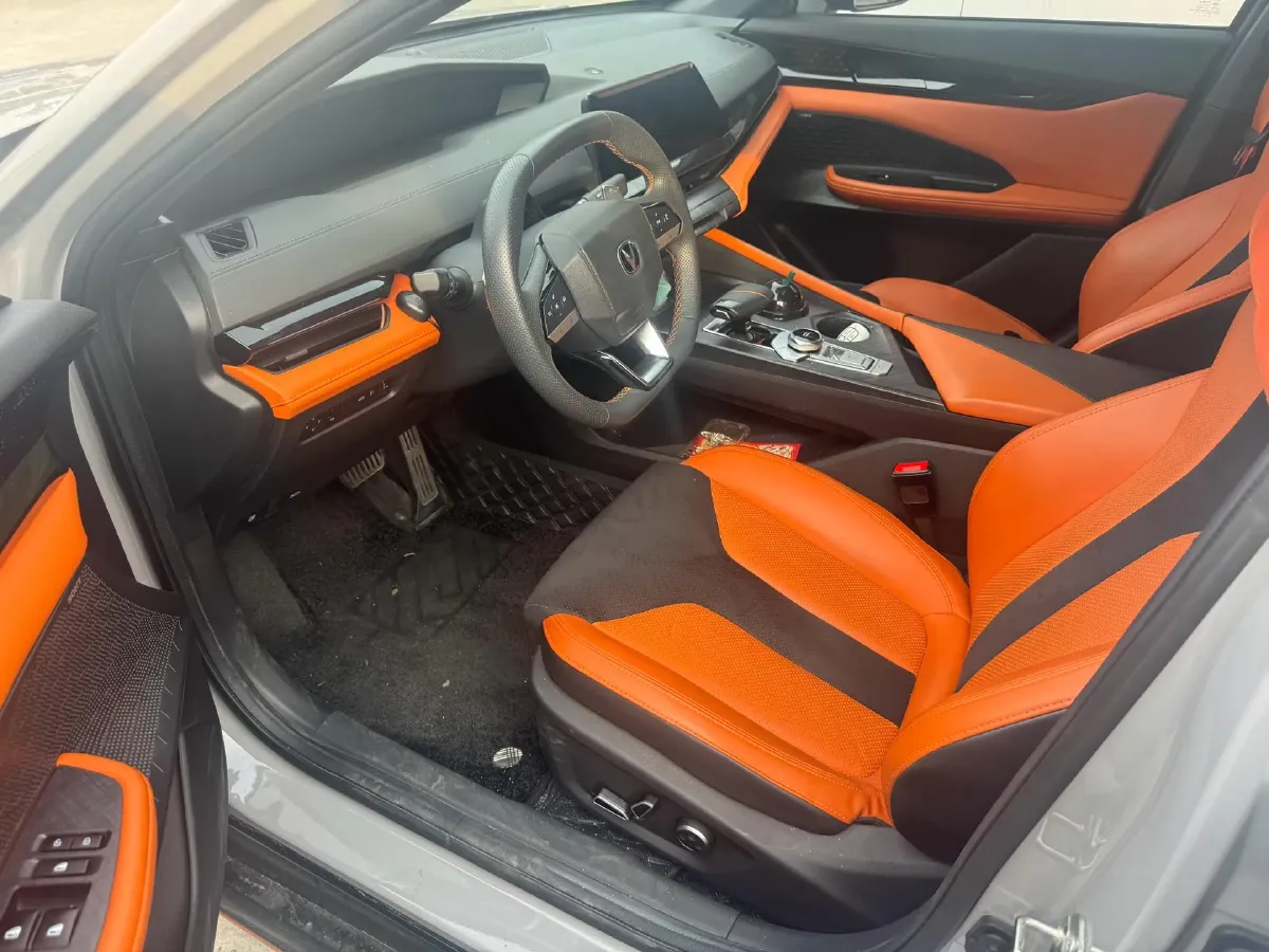 2023 ChangAn UNI-V 1.5T 188HP L4 7DCT,autocango,china used car exporter,china ev exporter,chinese used car exporter,chinese used ev exporter