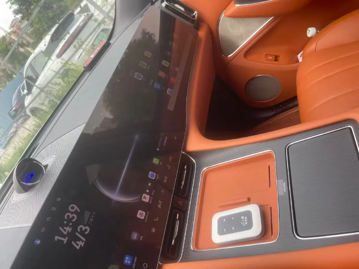 2025 AITO AITO M8 REEV 160HP REEV 53.4KWH,autocango,china used car exporter,china ev exporter,chinese used car exporter,chinese used ev exporter