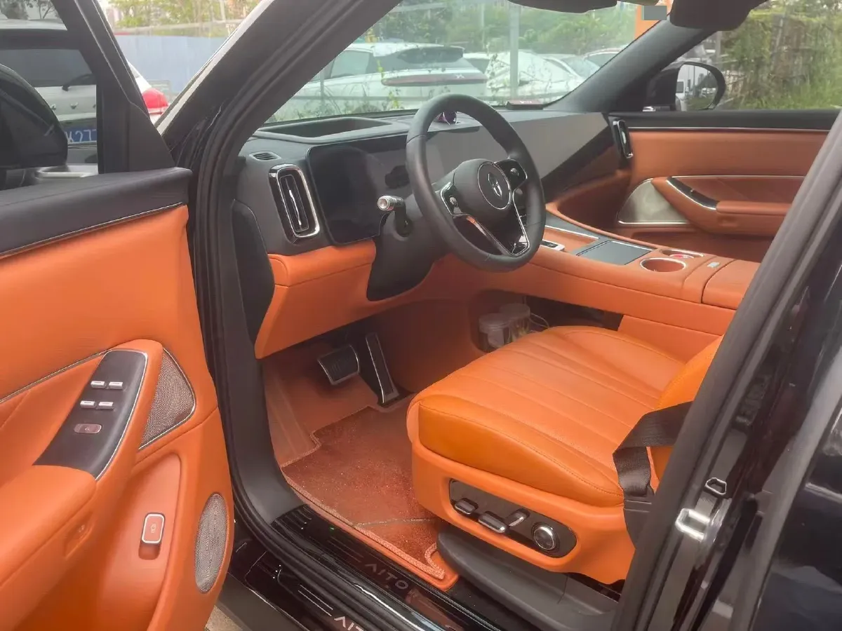 2025 AITO AITO M8 REEV 160HP REEV 53.4KWH,autocango,china used car exporter,china ev exporter,chinese used car exporter,chinese used ev exporter