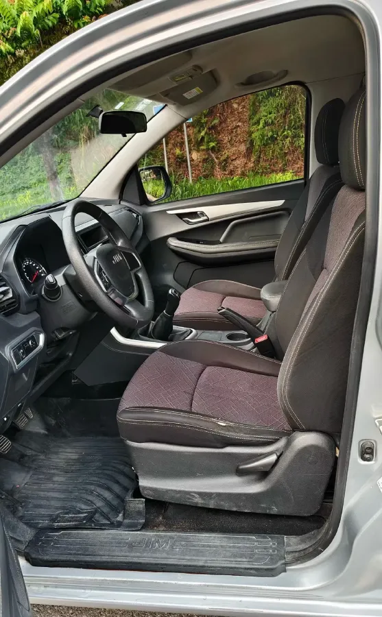 2022 Isuzu RE-MAX Jim 2.8T 120HP L4 5MT,autocango,china used car exporter,china ev exporter,chinese used car exporter,chinese used ev exporter