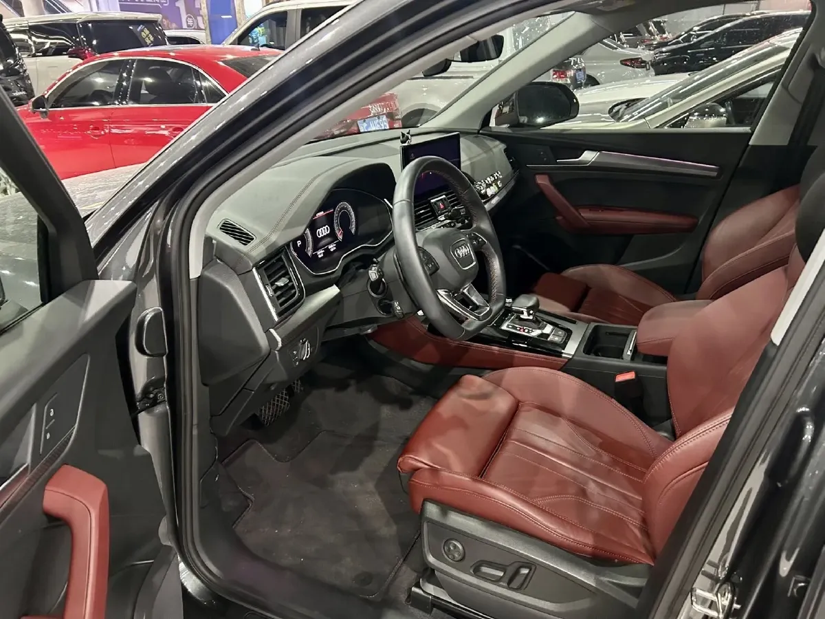 2021 Audi Q5L 2.0T 190HP L4 7DCT,autocango,china used car exporter,china ev exporter,chinese used car exporter,chinese used ev exporter