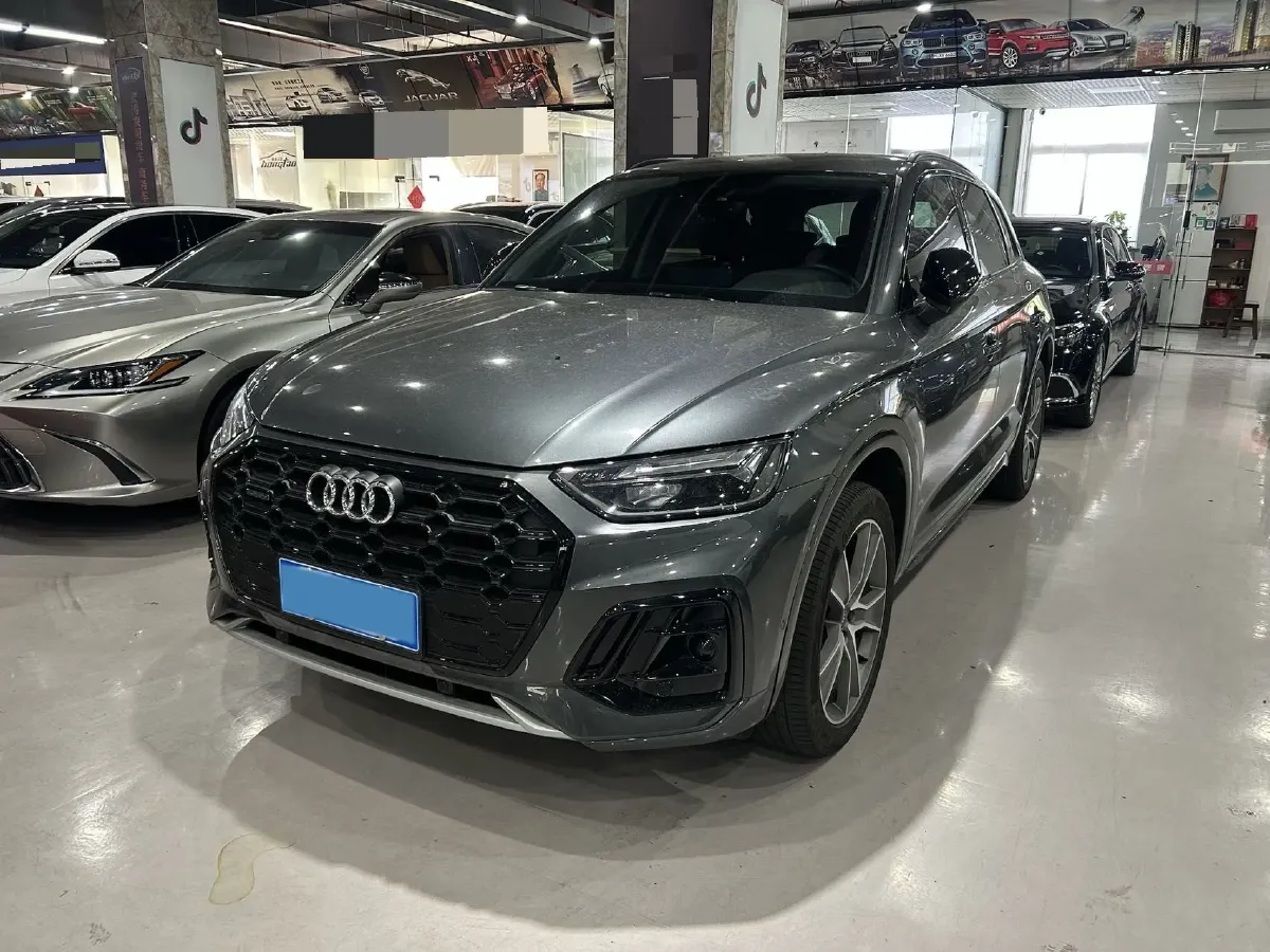 2021 Audi Q5L 2.0T 190HP L4 7DCT,autocango,china used car exporter,china ev exporter,chinese used car exporter,chinese used ev exporter