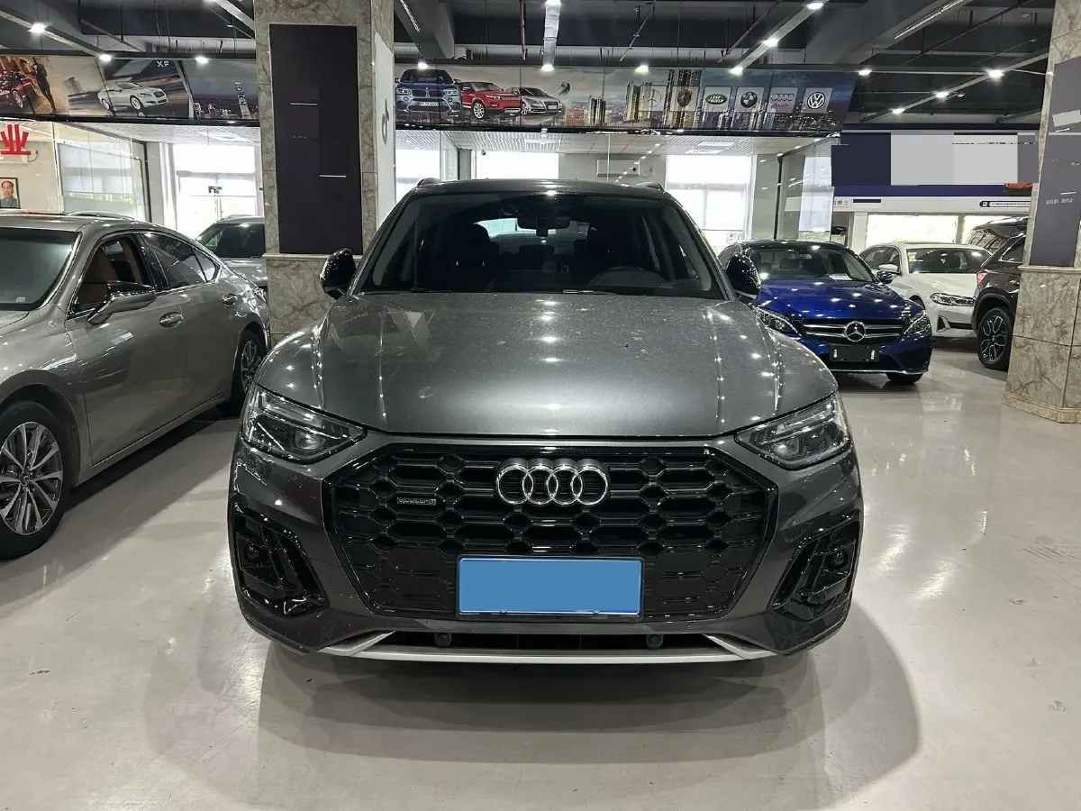 2021 Audi Q5L 2.0T 190HP L4 7DCT,autocango,china used car exporter,china ev exporter,chinese used car exporter,chinese used ev exporter