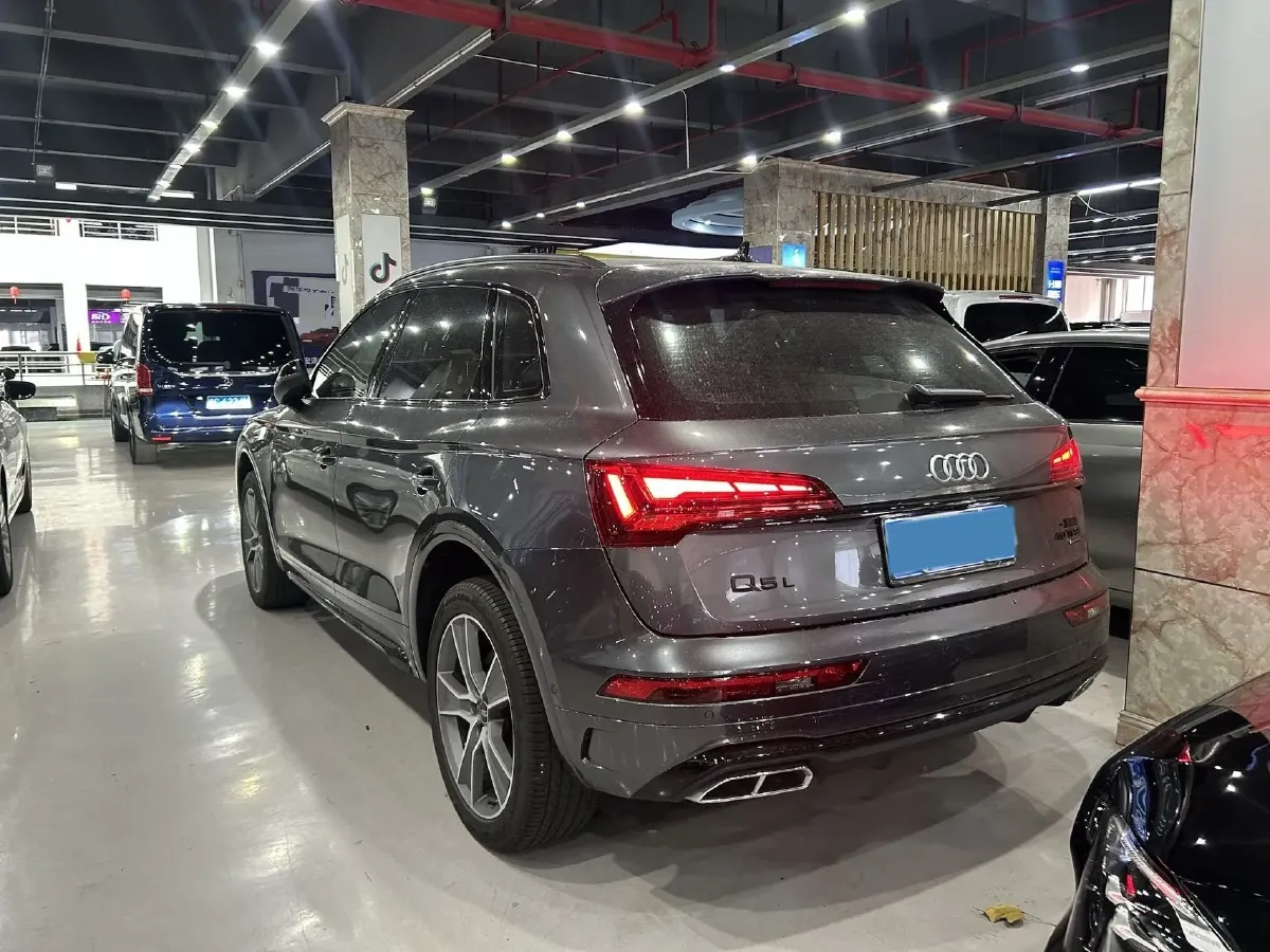2021 Audi Q5L 2.0T 190HP L4 7DCT,autocango,china used car exporter,china ev exporter,chinese used car exporter,chinese used ev exporter