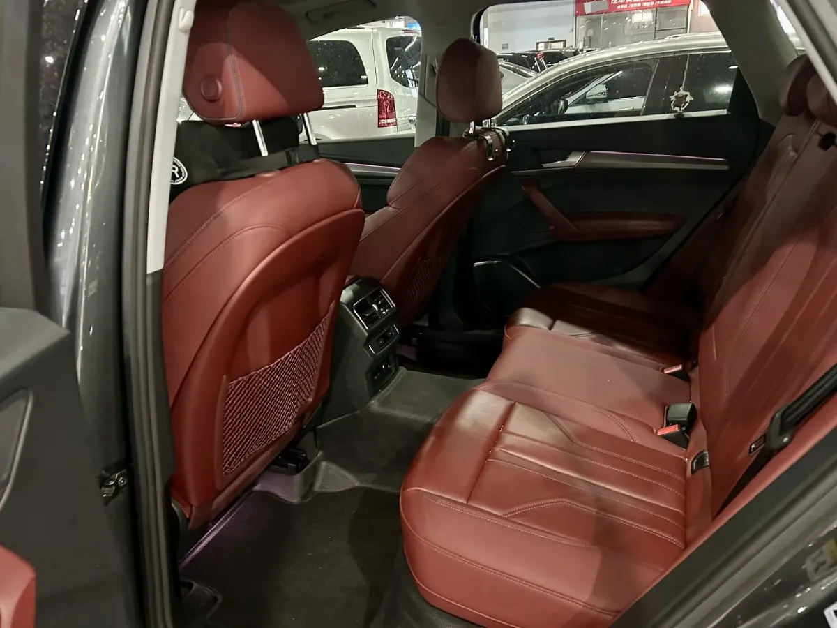 2021 Audi Q5L 2.0T 190HP L4 7DCT,autocango,china used car exporter,china ev exporter,chinese used car exporter,chinese used ev exporter