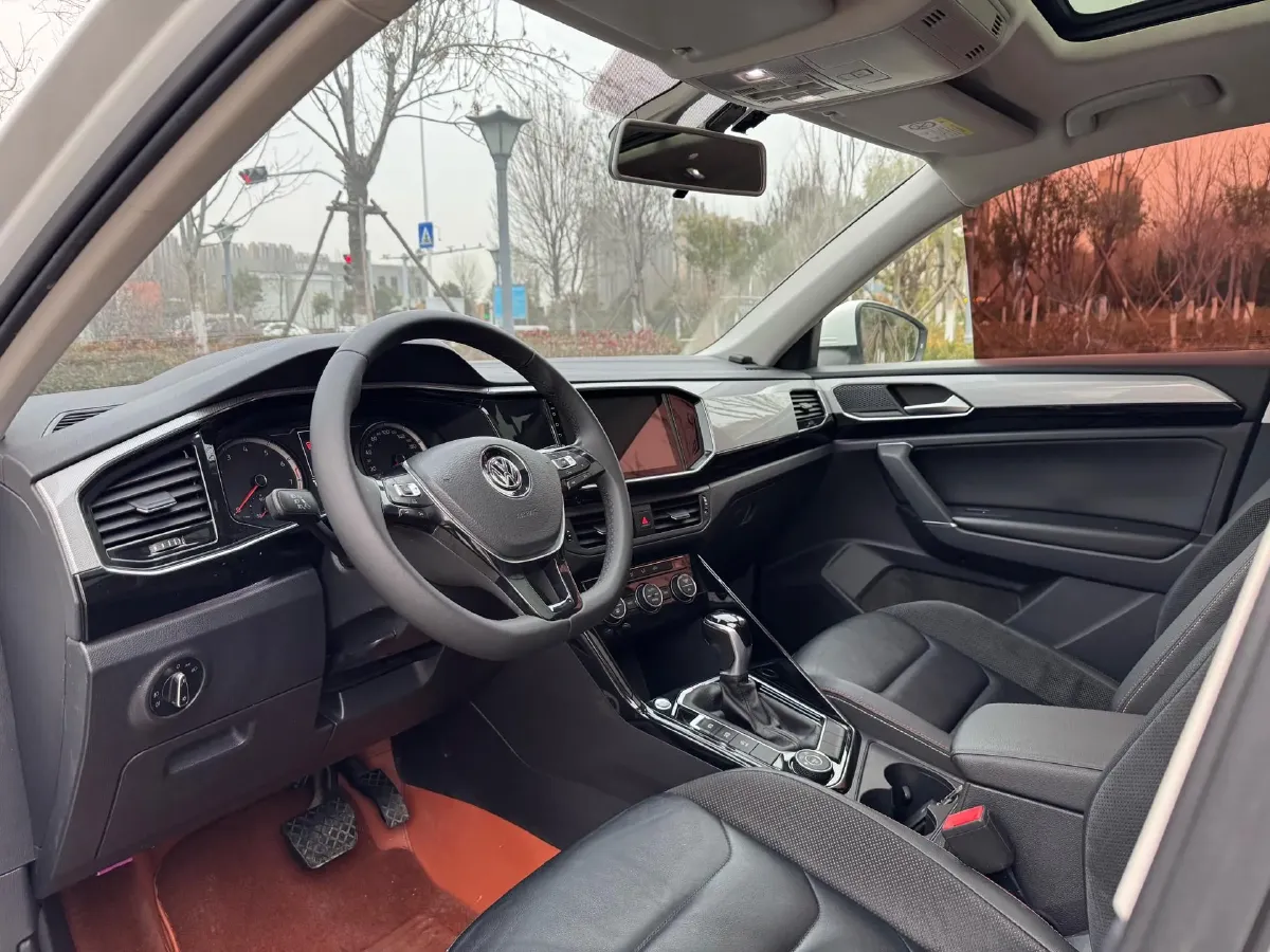 2019 MINI CLUBMAN 1.5T 102HP L3 6AT,autocango,china used car exporter,china ev exporter,chinese used car exporter,chinese used ev exporter