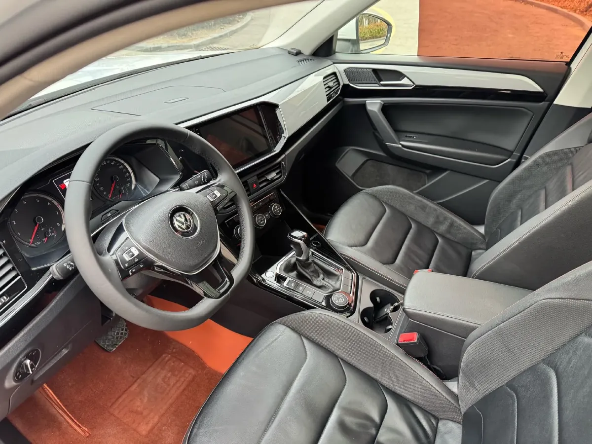 2019 MINI CLUBMAN 1.5T 102HP L3 6AT,autocango,china used car exporter,china ev exporter,chinese used car exporter,chinese used ev exporter