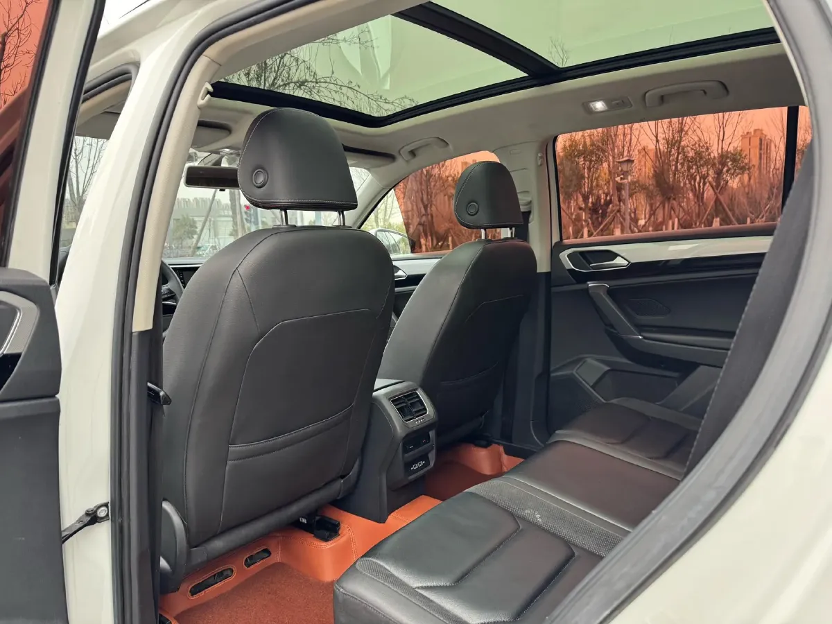 2019 MINI CLUBMAN 1.5T 102HP L3 6AT,autocango,china used car exporter,china ev exporter,chinese used car exporter,chinese used ev exporter