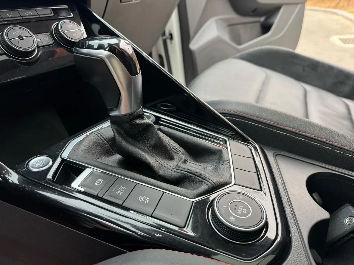 2019 MINI CLUBMAN 1.5T 102HP L3 6AT,autocango,china used car exporter,china ev exporter,chinese used car exporter,chinese used ev exporter