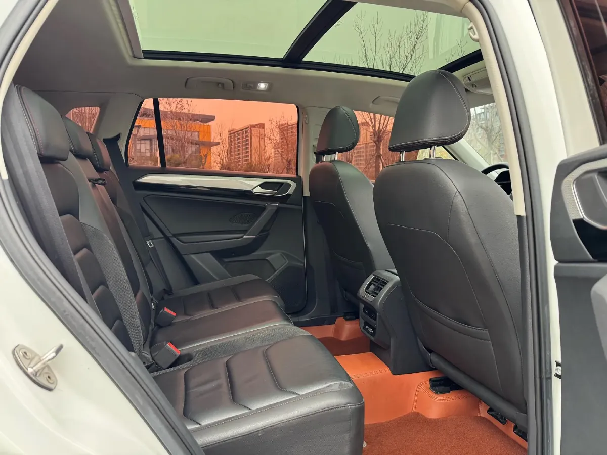 2019 MINI CLUBMAN 1.5T 102HP L3 6AT,autocango,china used car exporter,china ev exporter,chinese used car exporter,chinese used ev exporter