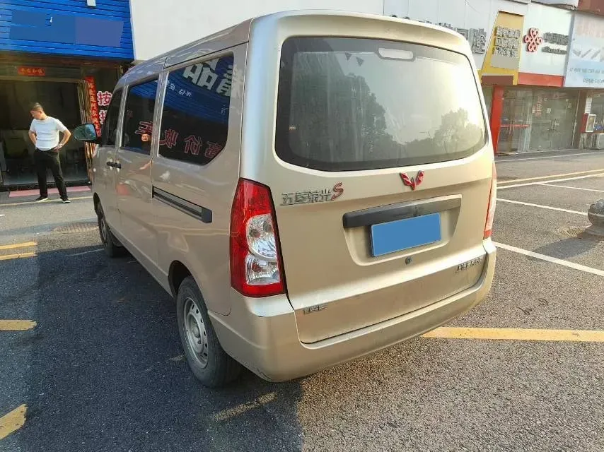 2022 WuLing RongGuang S 1.2L 76HP L4 5MT,autocango,china used car exporter,china ev exporter,chinese used car exporter,chinese used ev exporter
