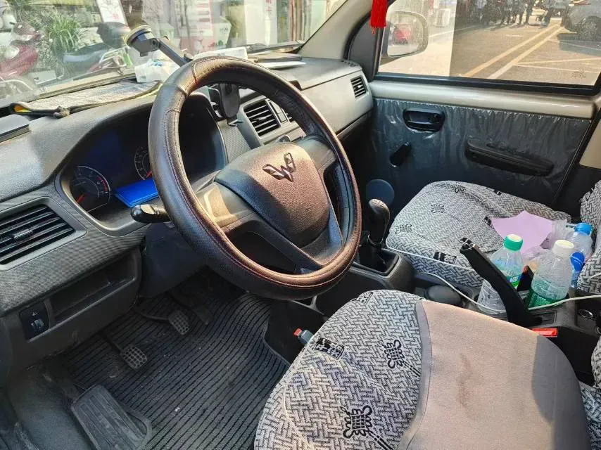 2022 WuLing RongGuang S 1.2L 76HP L4 5MT,autocango,china used car exporter,china ev exporter,chinese used car exporter,chinese used ev exporter