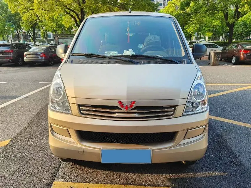 2022 WuLing RongGuang S 1.2L 76HP L4 5MT,autocango,china used car exporter,china ev exporter,chinese used car exporter,chinese used ev exporter