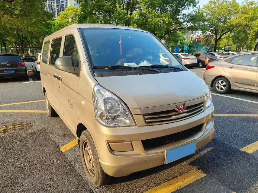 2022 WuLing RongGuang S 1.2L 76HP L4 5MT,autocango,china used car exporter,china ev exporter,chinese used car exporter,chinese used ev exporter