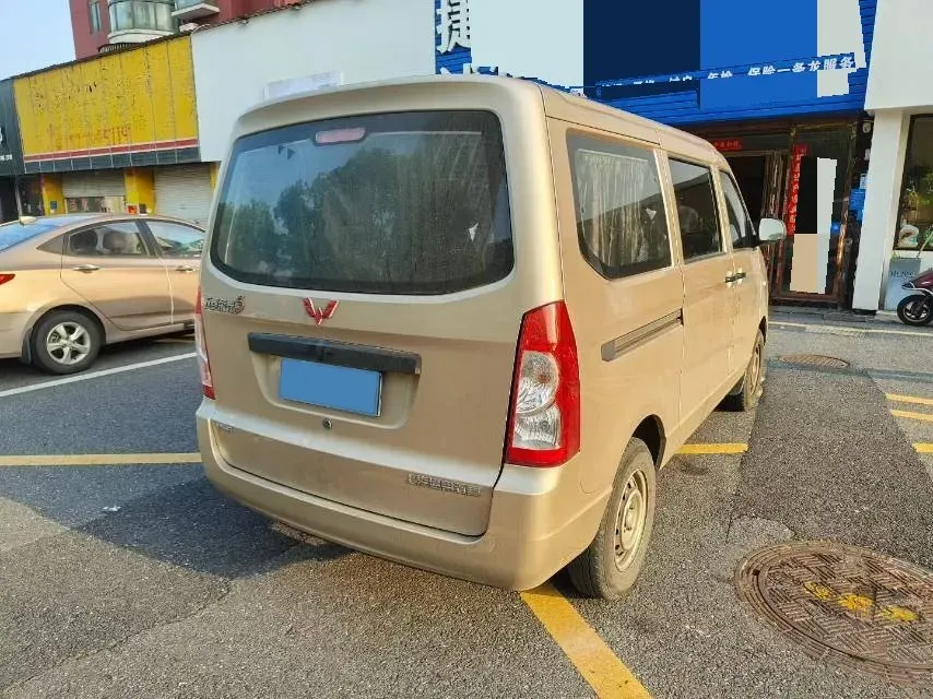 2022 WuLing RongGuang S 1.2L 76HP L4 5MT,autocango,china used car exporter,china ev exporter,chinese used car exporter,chinese used ev exporter