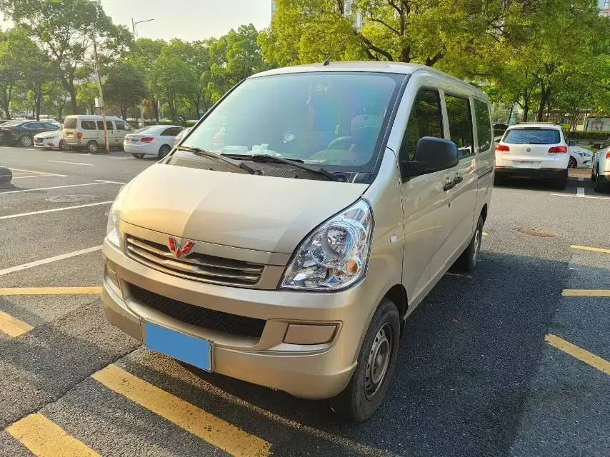2022 WuLing RongGuang S 1.2L 76HP L4 5MT,autocango,china used car exporter,china ev exporter,chinese used car exporter,chinese used ev exporter