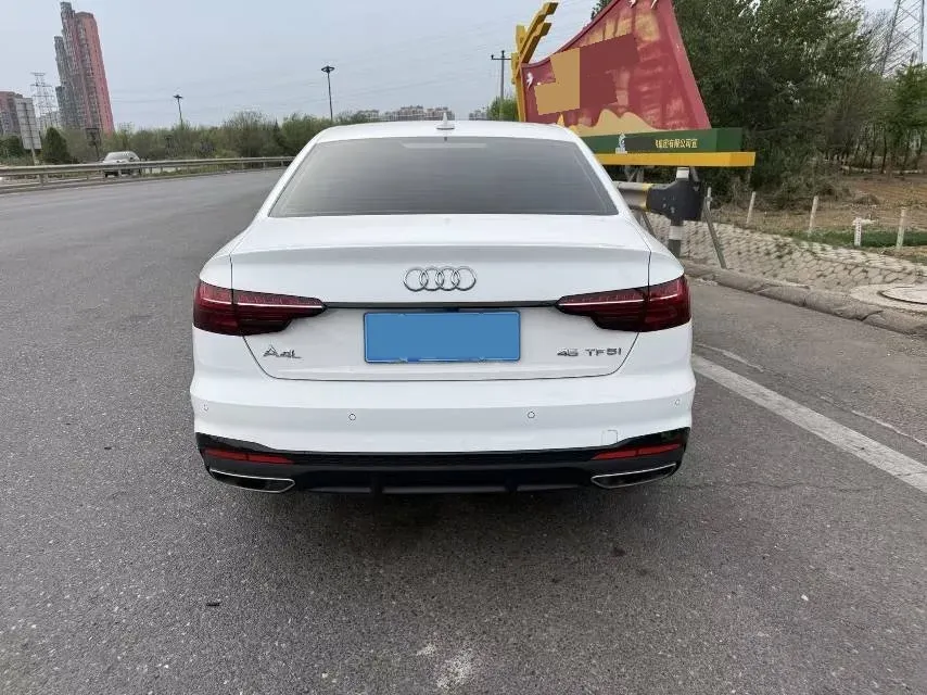 2022 Audi A4L 2.0T 190HP L4 7DCT,autocango,china used car exporter,china ev exporter,chinese used car exporter,chinese used ev exporter